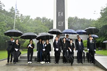 제10대 거제시의회 의원 충혼탑 참배