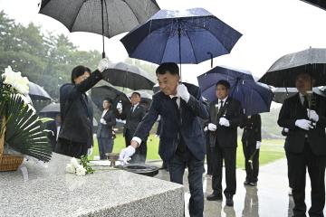 제10대 거제시의회 의원 충혼탑 참배