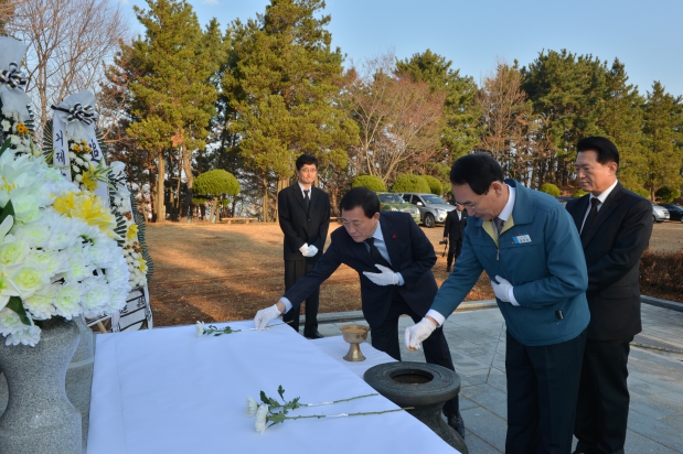 충혼탑 참배