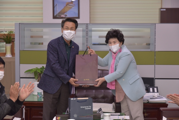 강릉시의회 운영위원회 방문 기념
