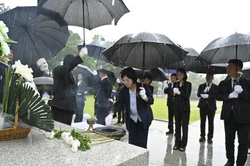 제10대 거제시의회 의원 충혼탑 참배